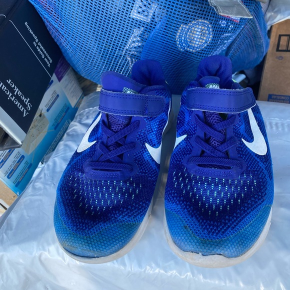 Nike 904259-400 Youth Boy’s Blue White Slip On Sneakers Size 1.5Y - Picture 4 of 12